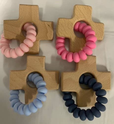 BABY WOOD CROSS TEETHER