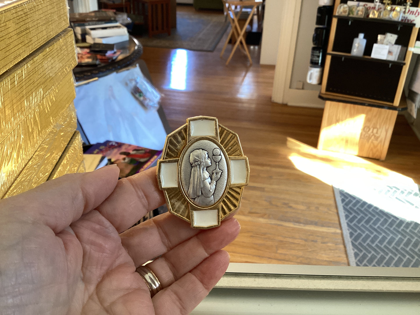 Gold Communin plaque