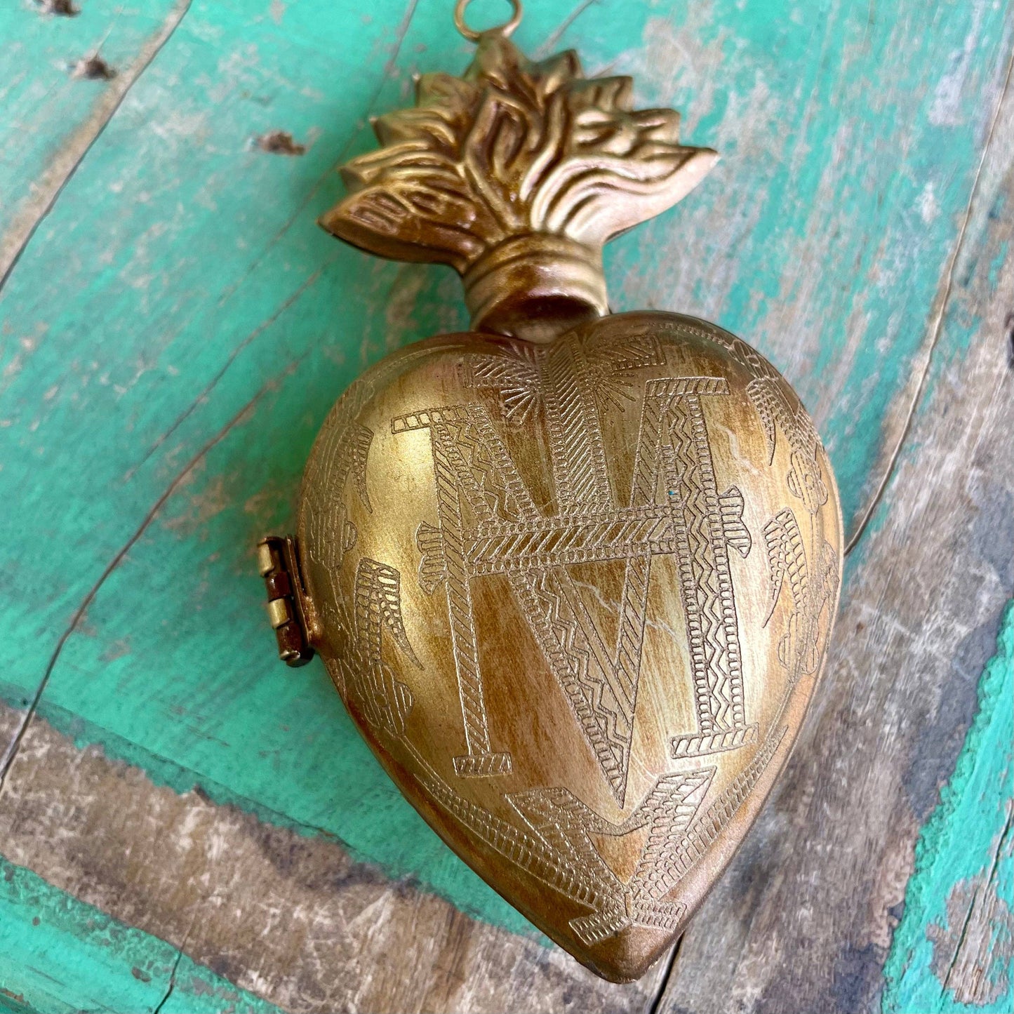 Love and Honor Jesus LLC - Sacred Heart Locket Box