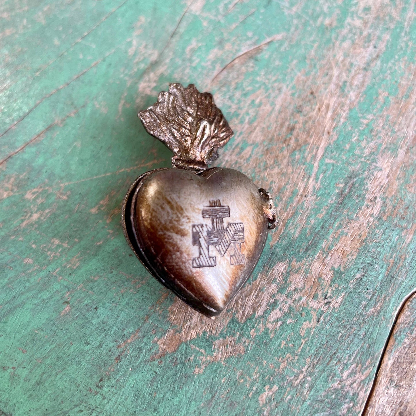 Love and Honor Jesus LLC - Sacred Heart Locket Box