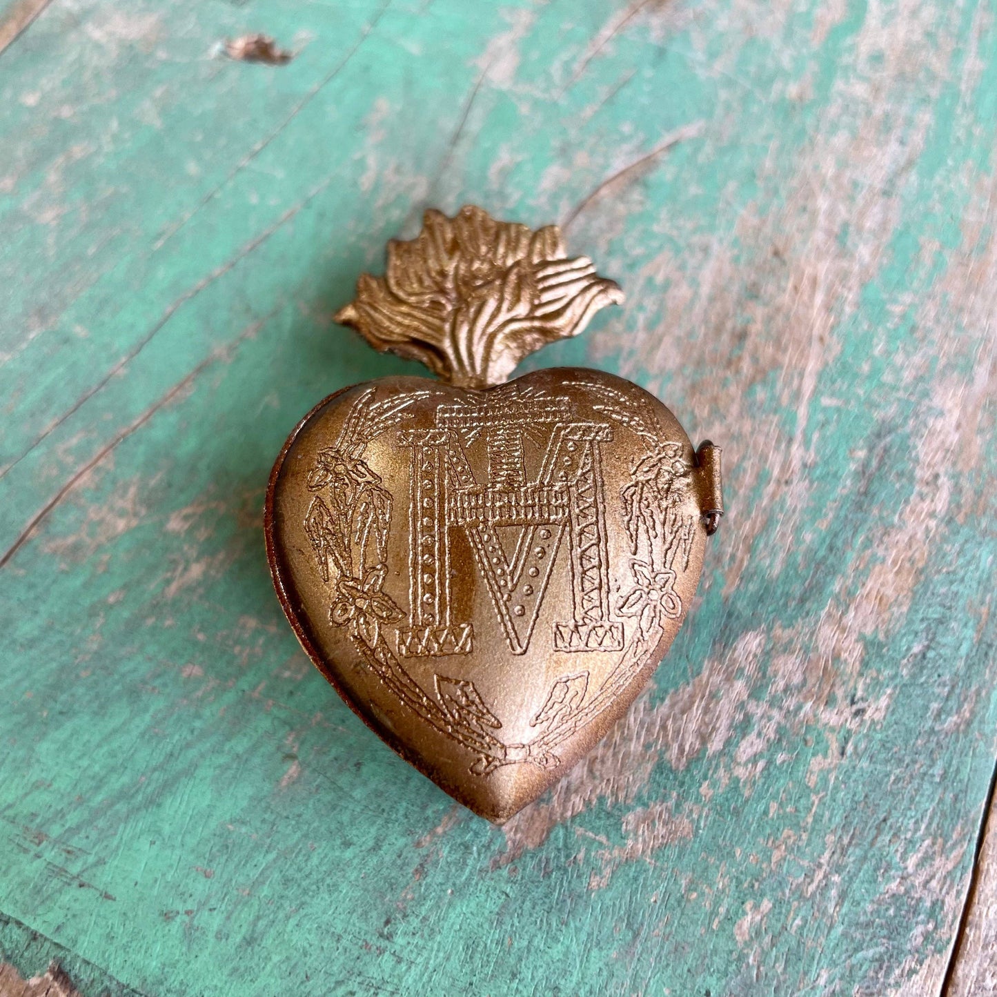 Love and Honor Jesus LLC - Sacred Heart Locket Box