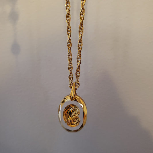 Gold silhouette of Mary Necklace N301